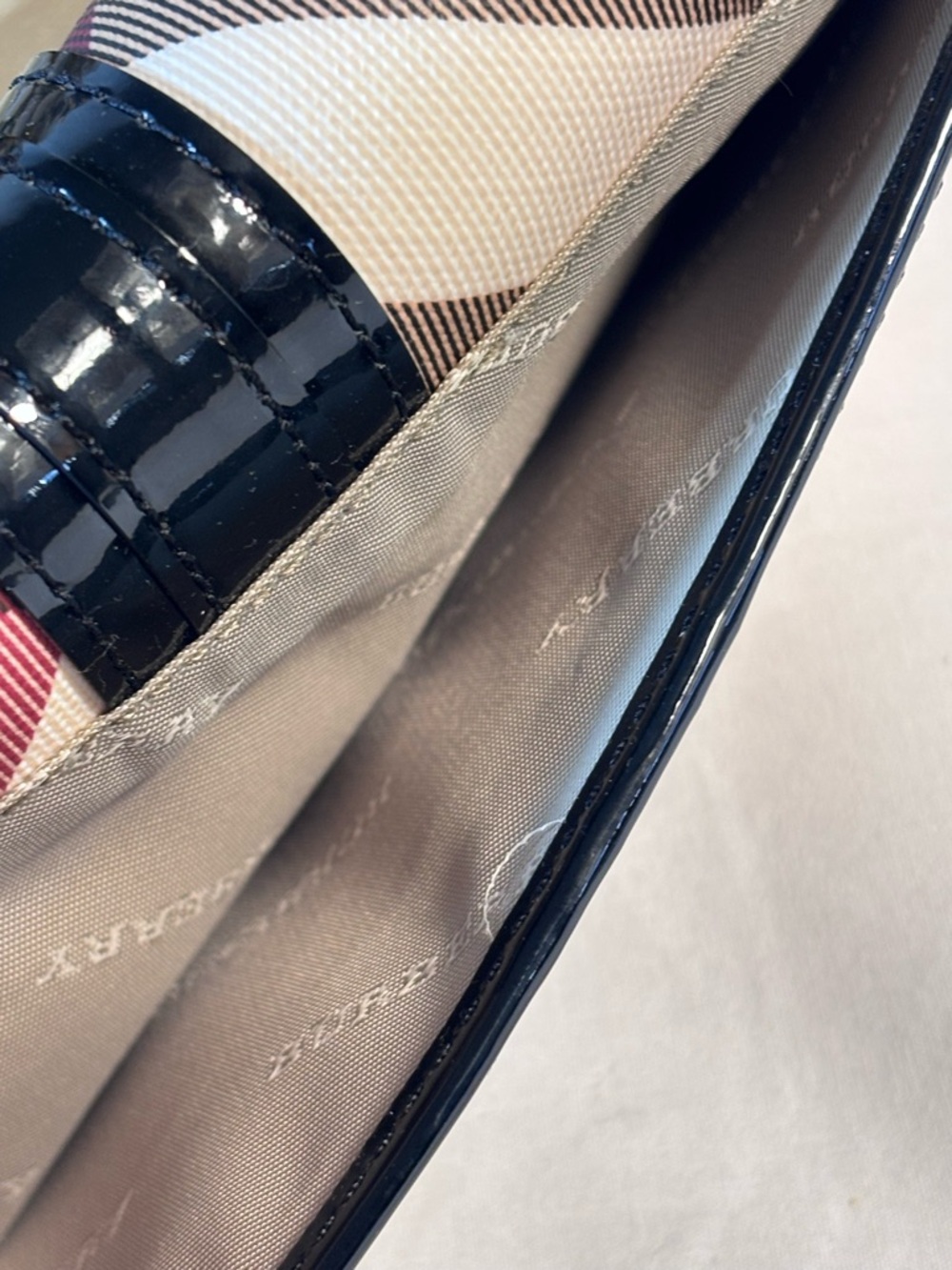Beautiful Burberry Wallet - Picture 15 of 15